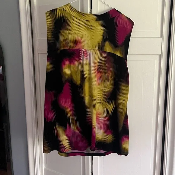 Woman’s Worthington 2x sleeveless stretch top with cowl neck. $12 - Picture 6 of 6